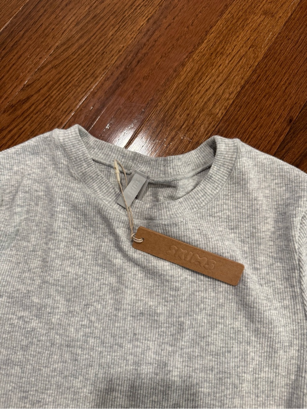 SKIMS Short Sleeve Ribbed Tee in Light Gray - Picture 4 of 10